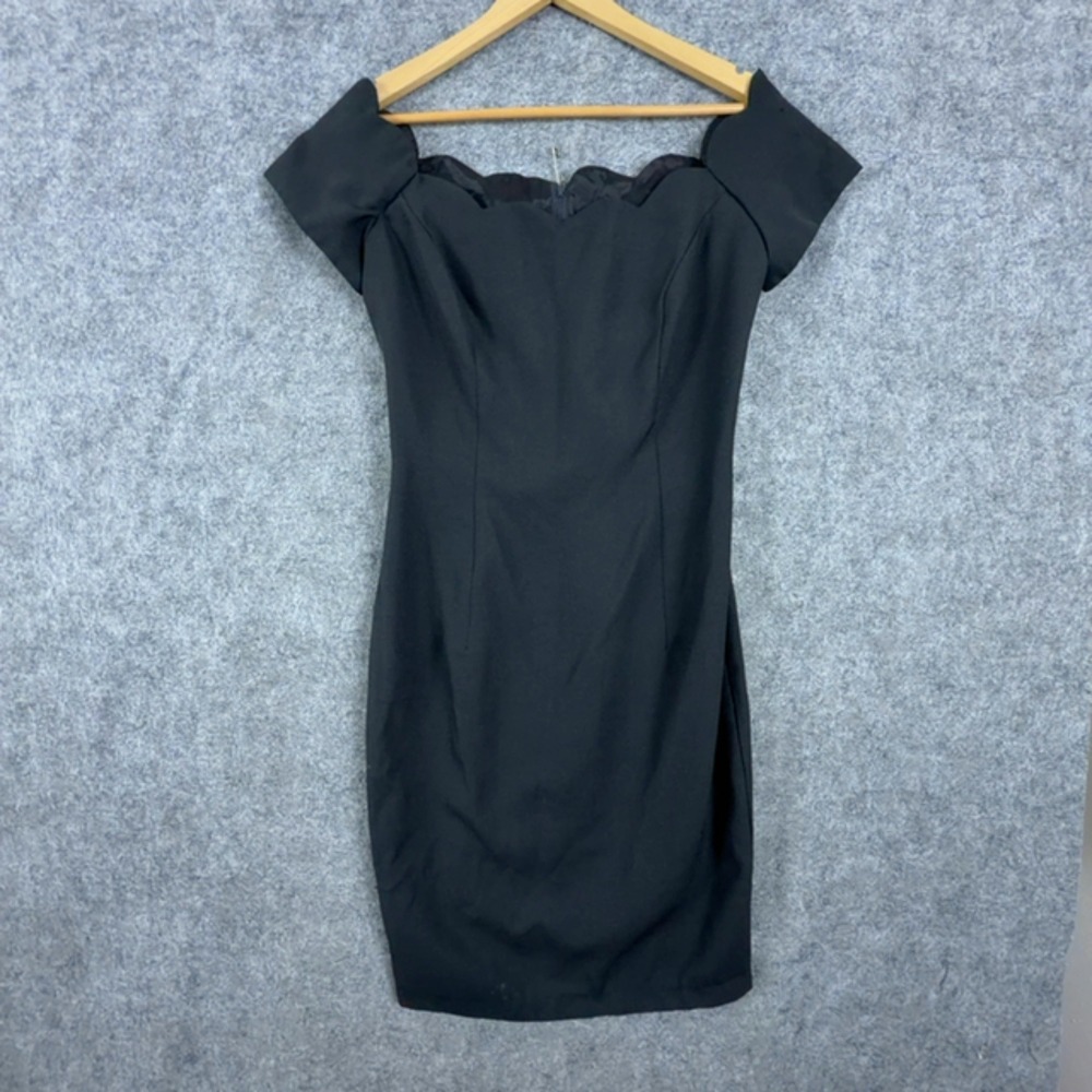 Vintage Roberta Sheath Dress Womens 9/10 Black Off Shoulder Scalloped Neckline